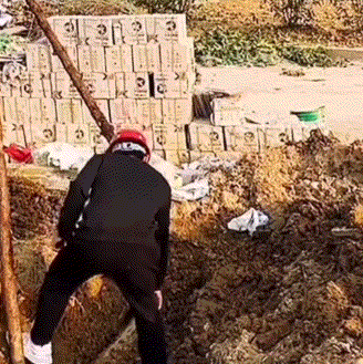 有没有电，我一摸就知道.gif