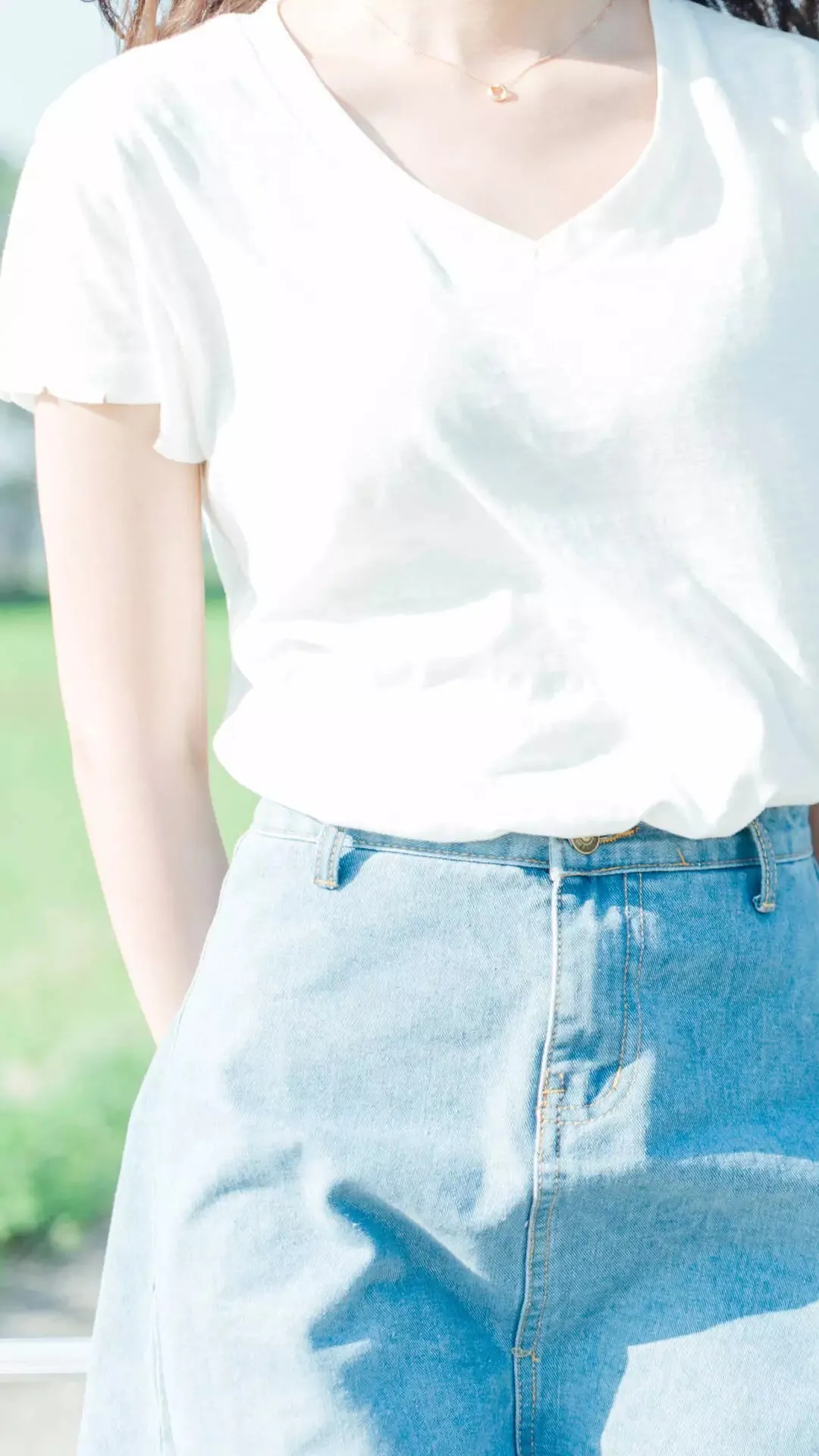白衬衫_&_e8511e55-d2ef-4c93-b00d-b4bd765c42f1.webp