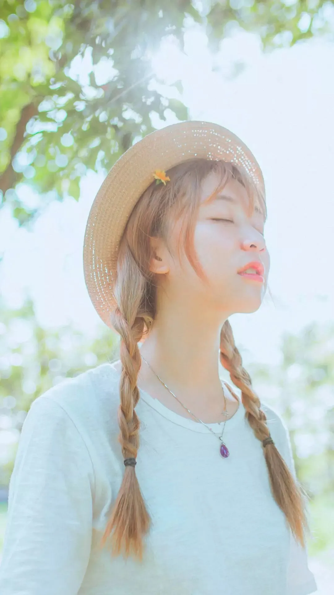 草帽女孩1_&_6ea04aee-7cde-44db-8836-8d79833e4171.webp