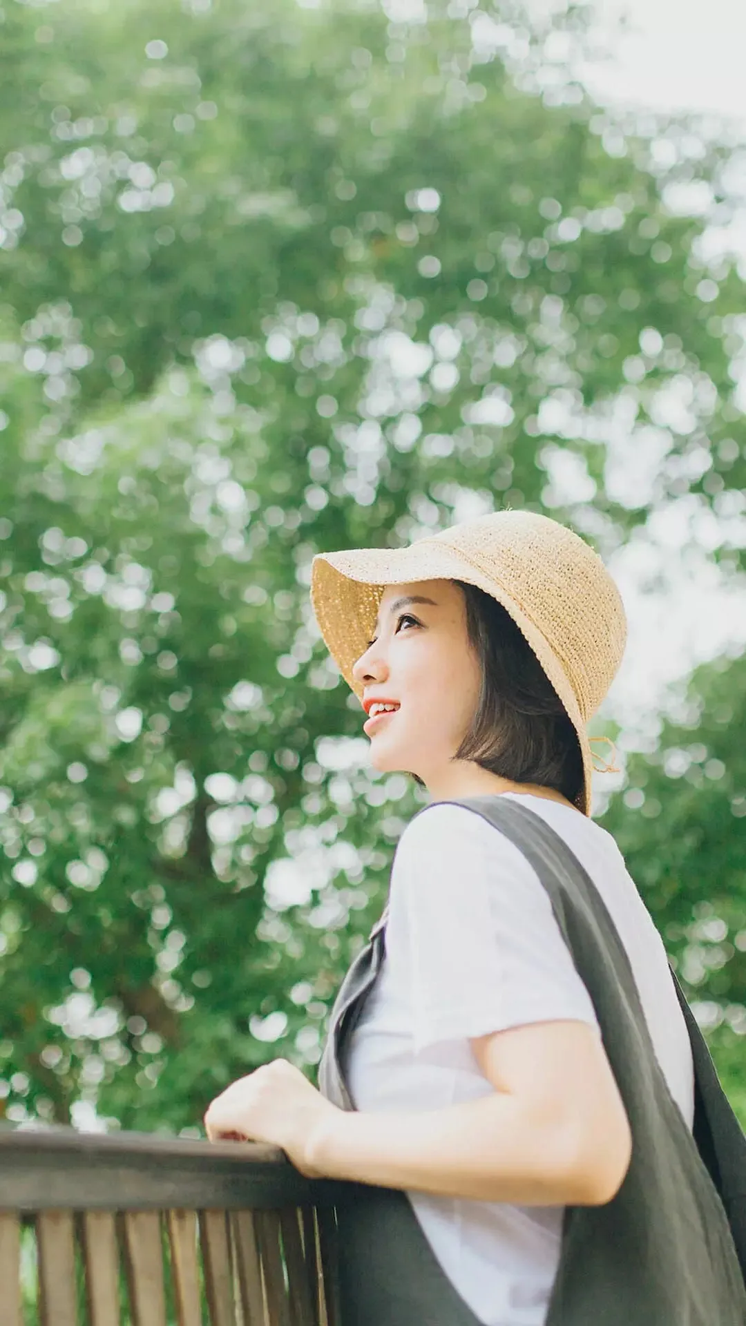 草帽女孩7_&_d3095213-ffa0-4a57-aeef-99e1b39a7036.webp